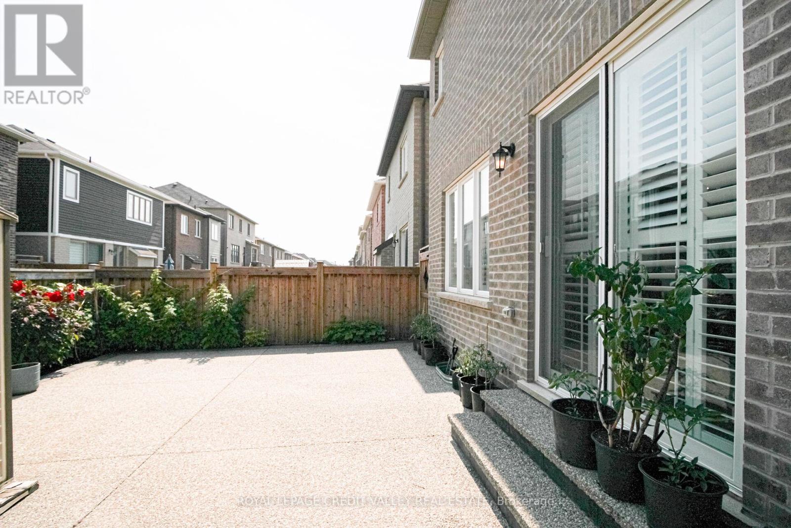 Photo 27 of 1229 Rose Way, Milton ON