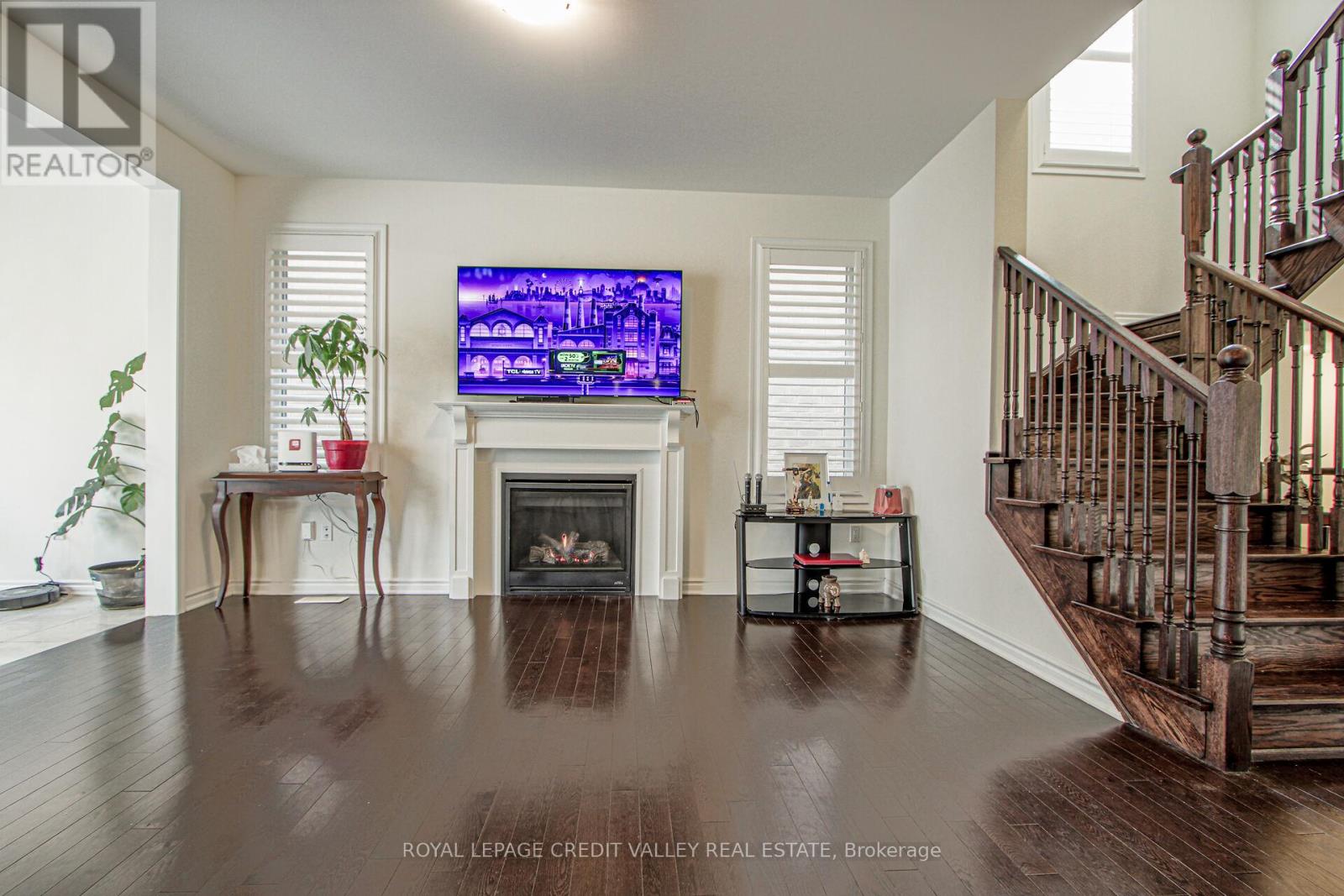 Photo 24 of 1229 Rose Way, Milton ON