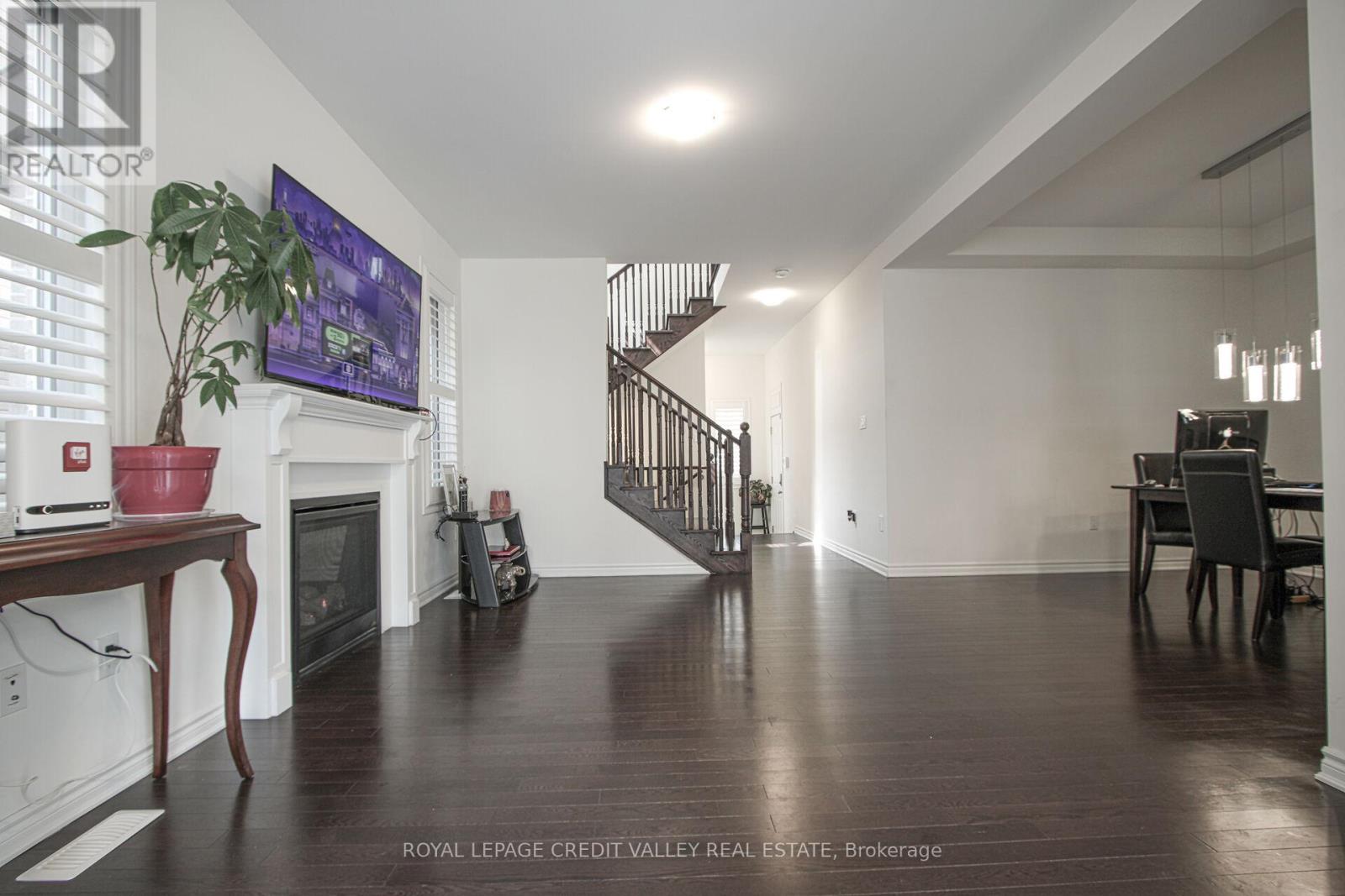 Photo 6 of 1229 Rose Way, Milton ON