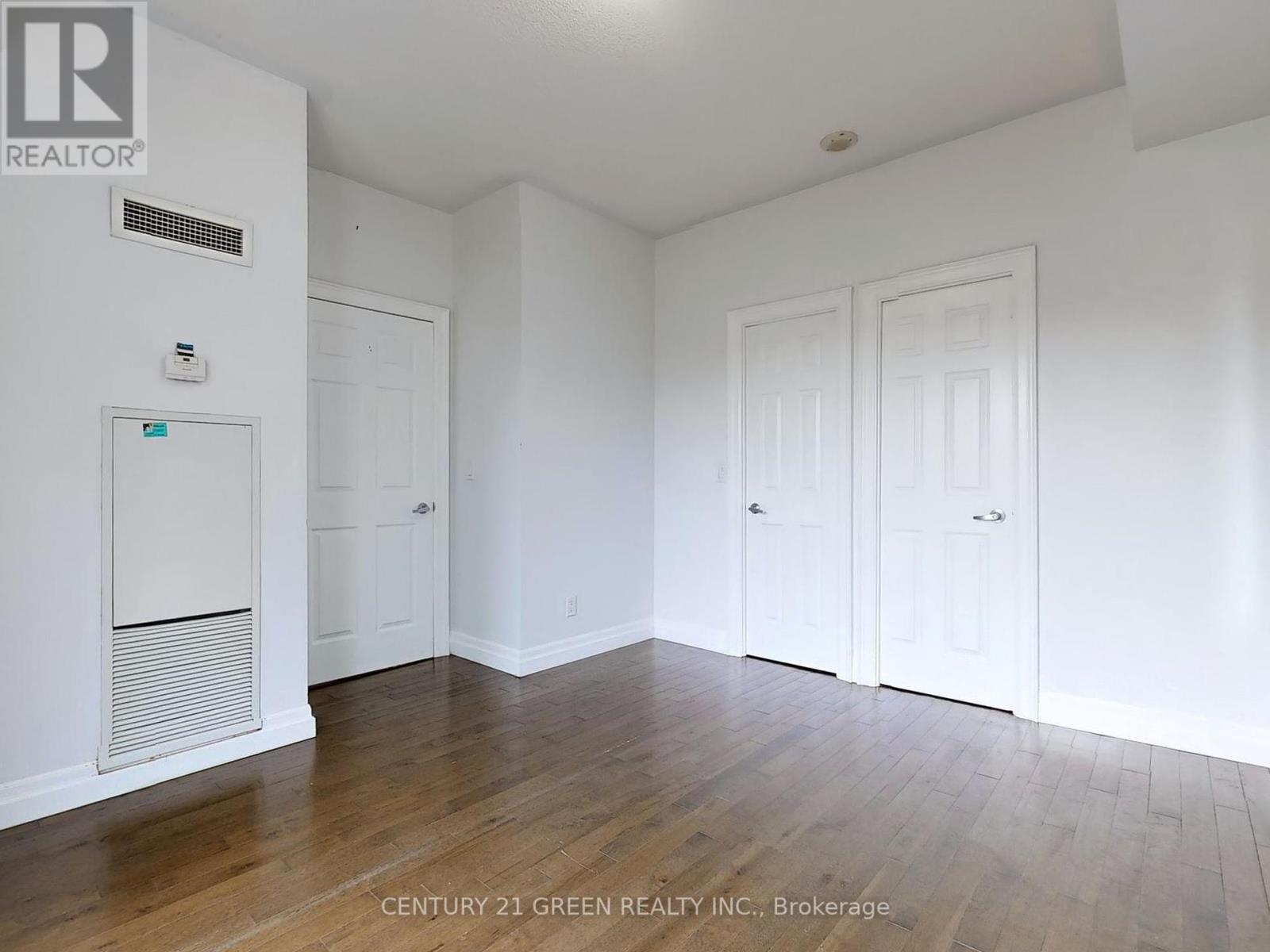 Photo 1 of 105 388 Prince Of Wales Drive, Mississauga ON