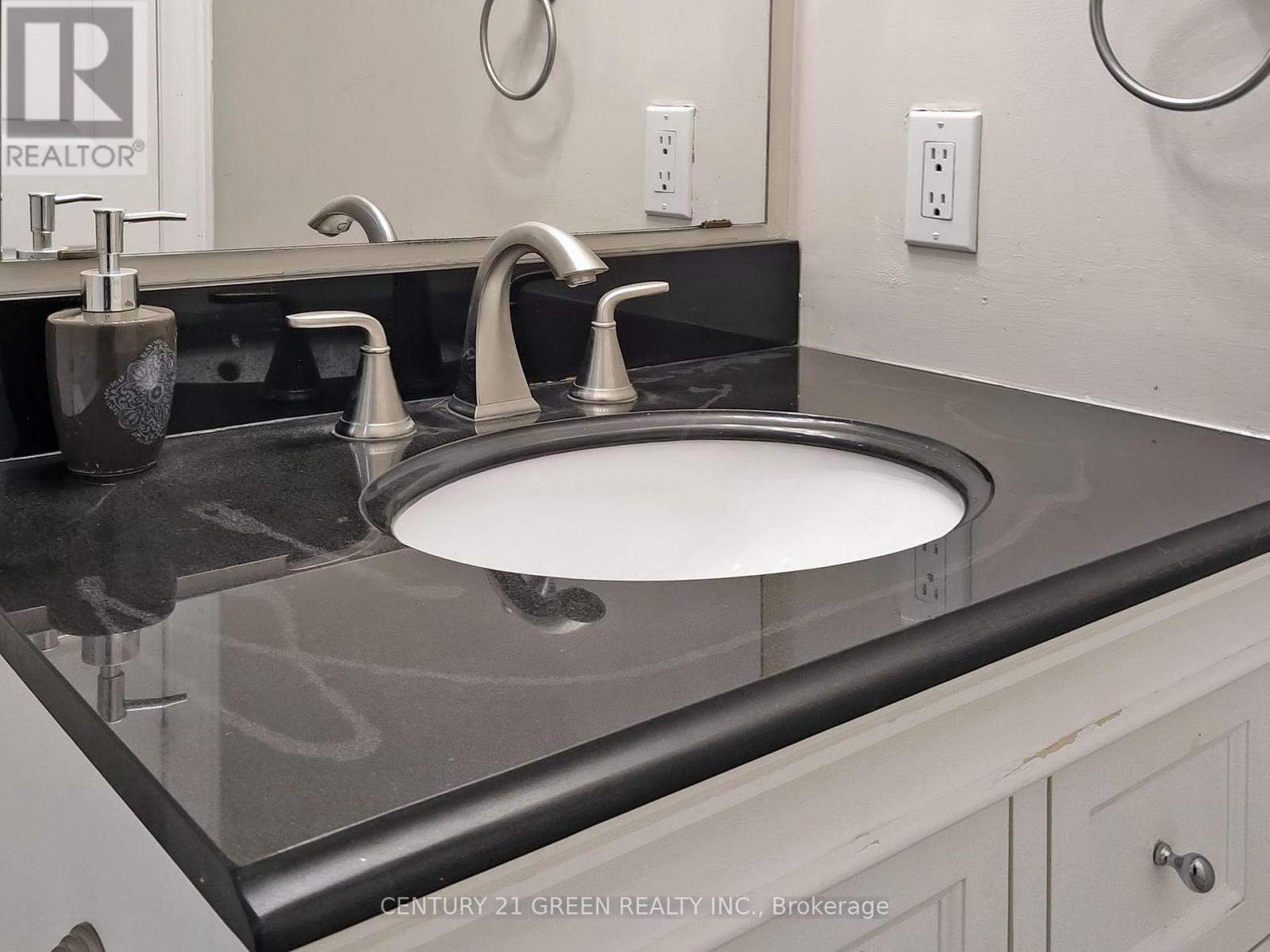 Photo 29 of 105 388 Prince Of Wales Drive, Mississauga ON
