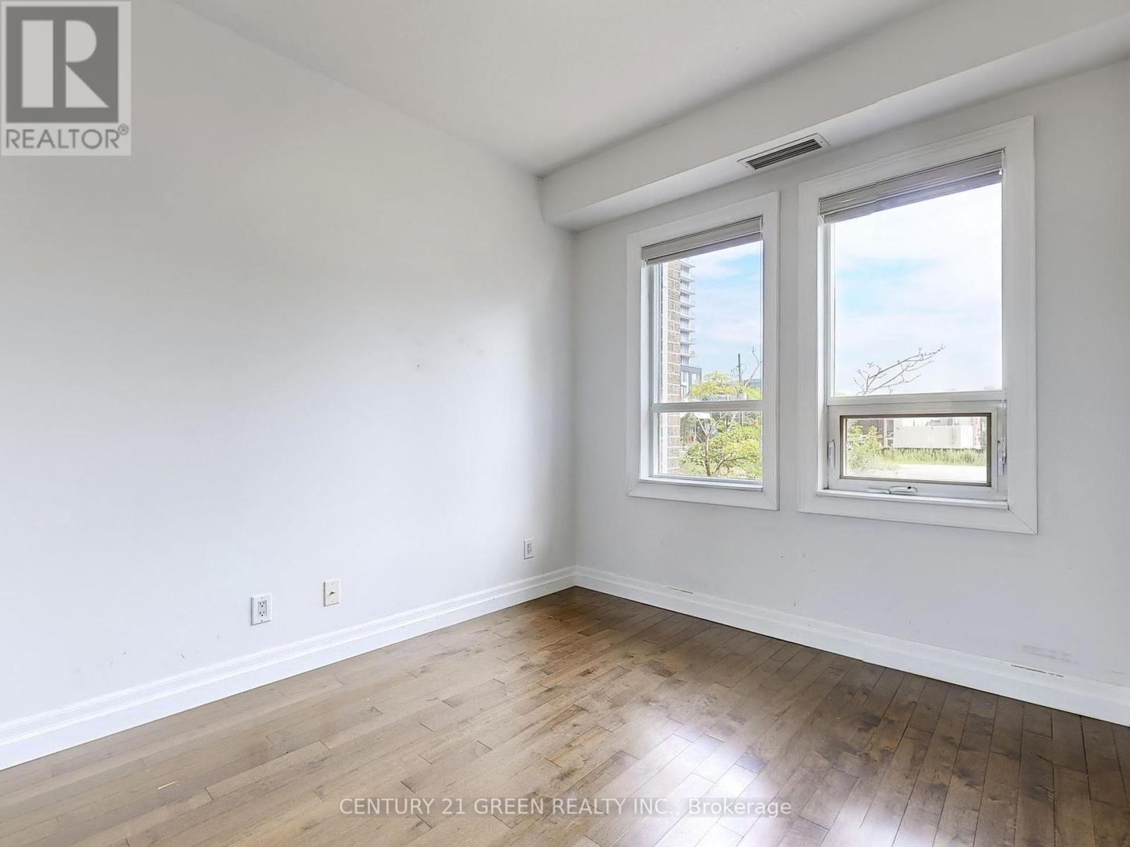 Photo 9 of 105 388 Prince Of Wales Drive, Mississauga ON