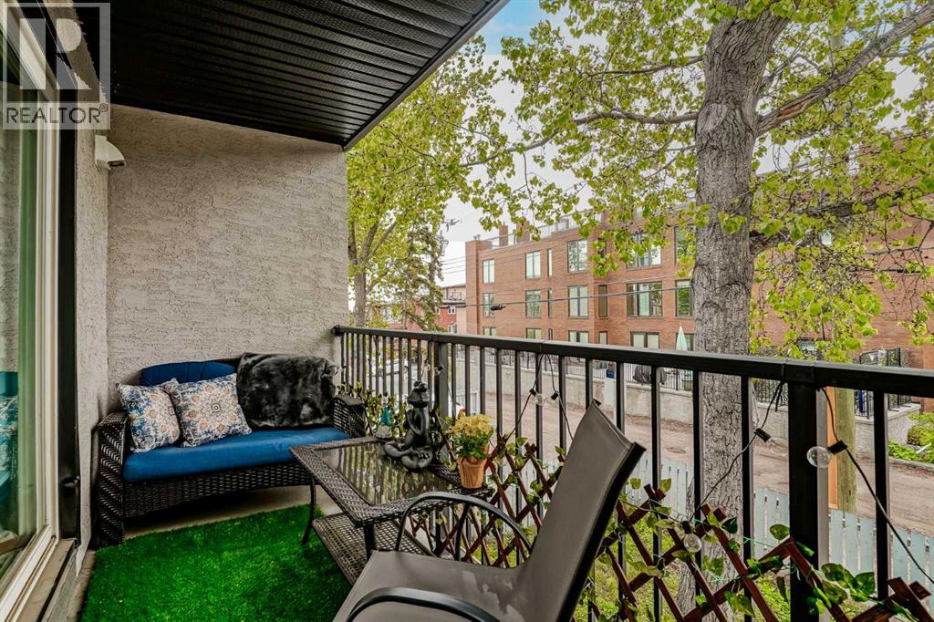 Single Family House Loft for Sale in    Avenue NE Crescent Heights Calgary 