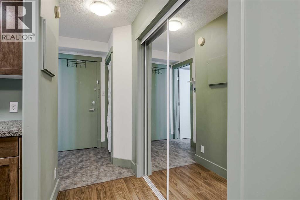 Single Family House Loft for Sale in    Avenue NE Crescent Heights Calgary 