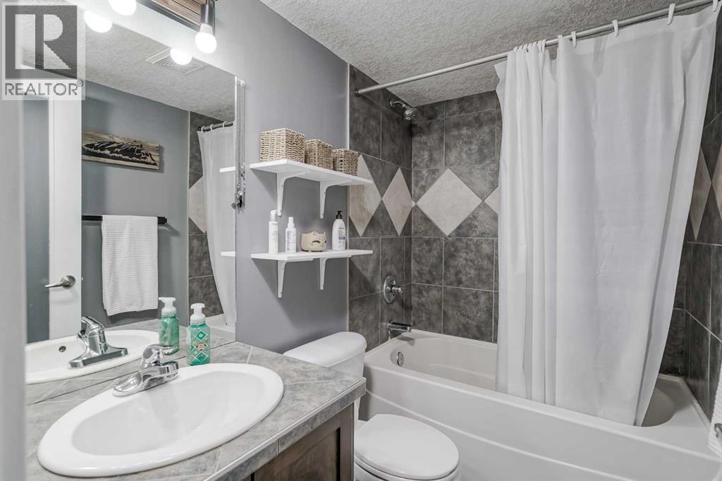Single Family House Loft for Sale in    Avenue NE Crescent Heights Calgary 