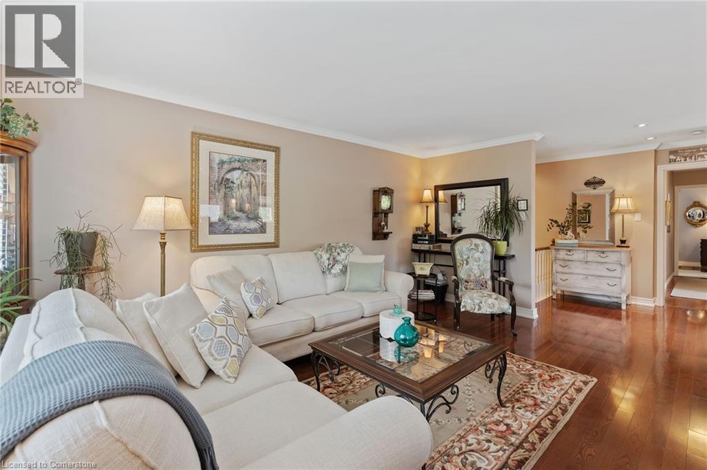 Photo 11 of 1383 Christina Court, Burlington ON