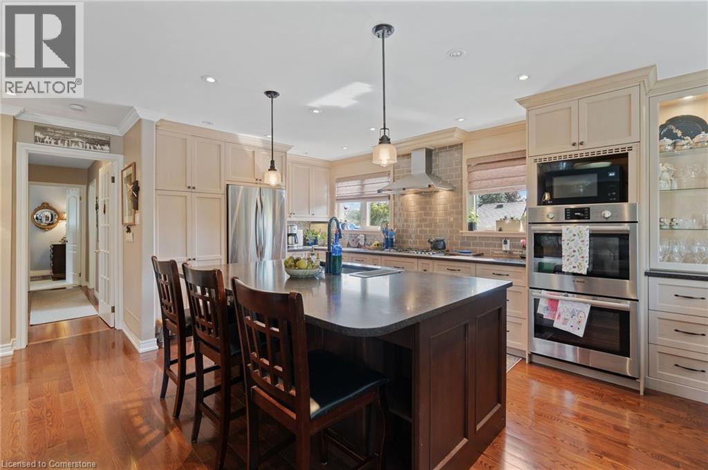 Photo 12 of 1383 Christina Court, Burlington ON