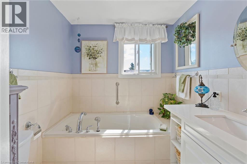 Photo 20 of 1383 Christina Court, Burlington ON