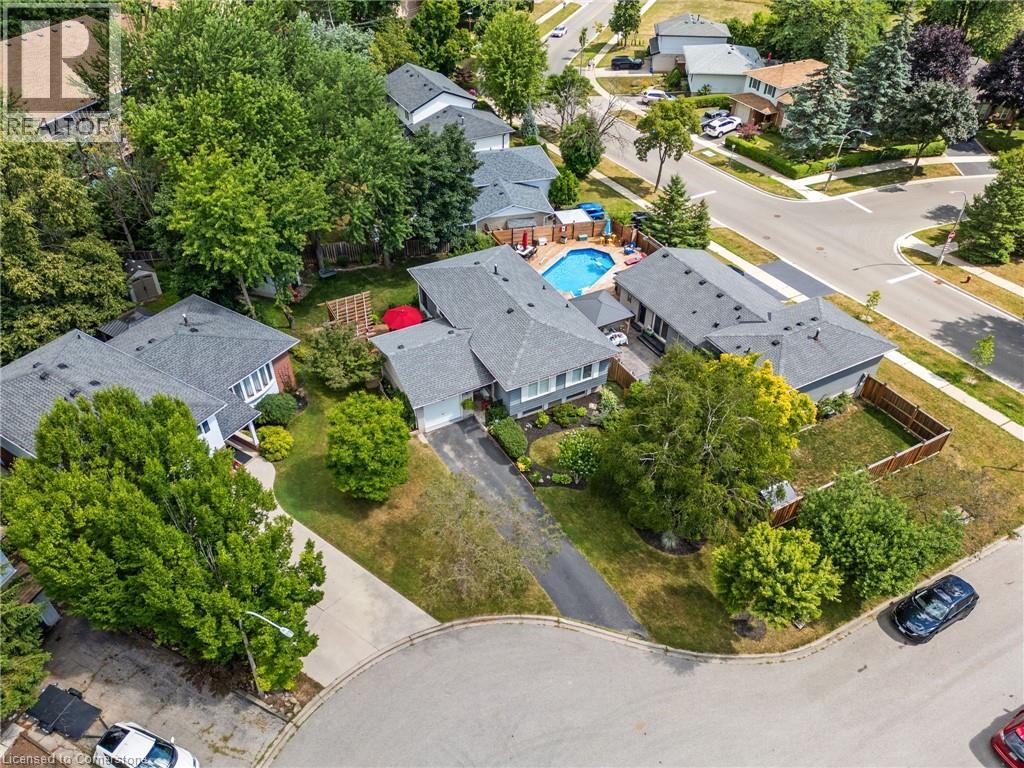 Photo 3 of 1383 Christina Court, Burlington ON