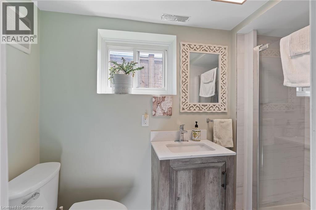 Photo 34 of 1383 Christina Court, Burlington ON