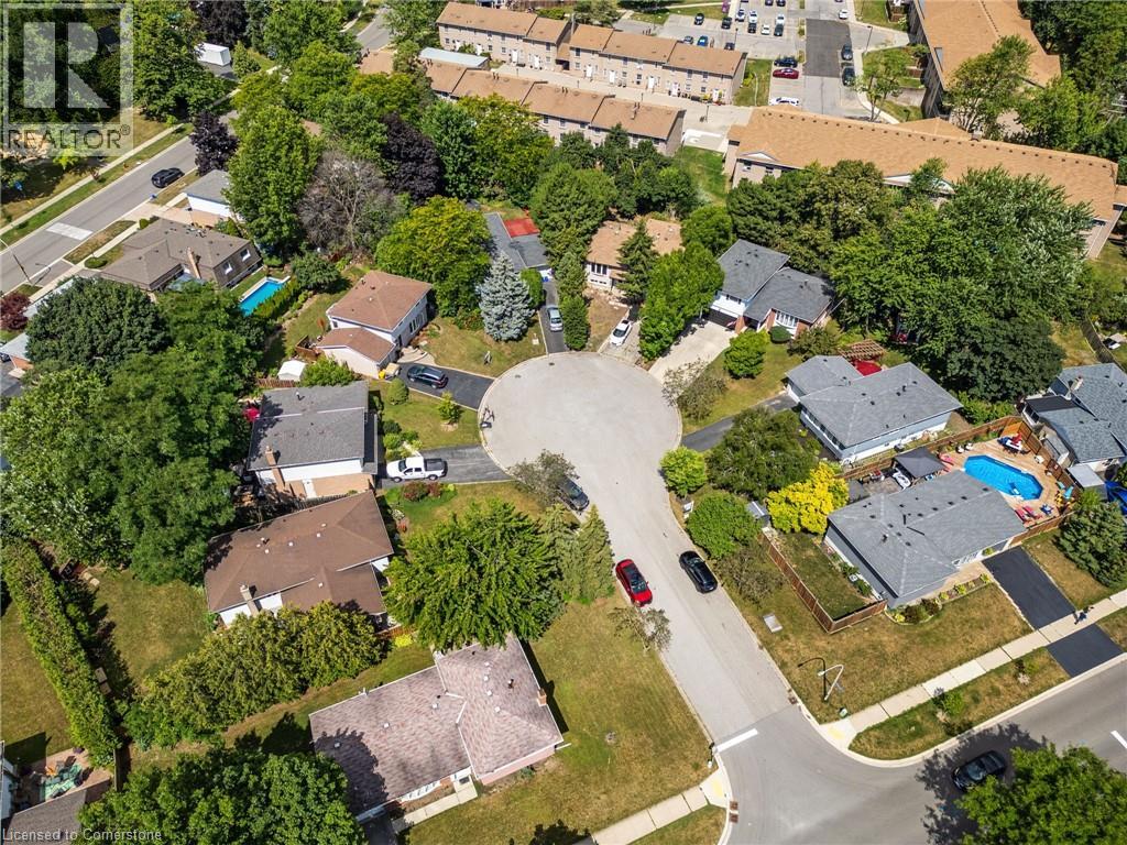 Photo 2 of 1383 Christina Court, Burlington ON