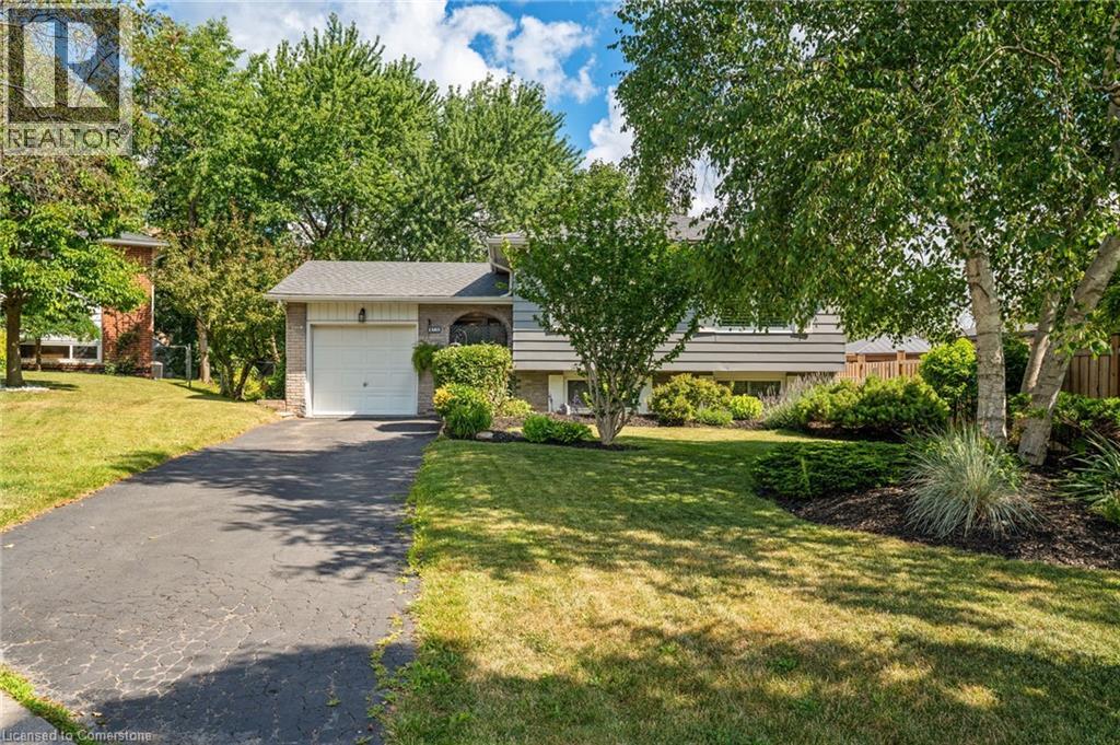 Photo 4 of 1383 Christina Court, Burlington ON
