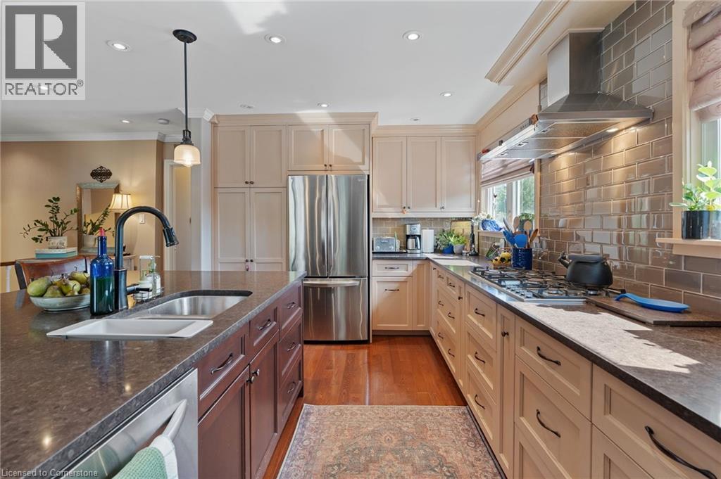 Photo 14 of 1383 Christina Court, Burlington ON