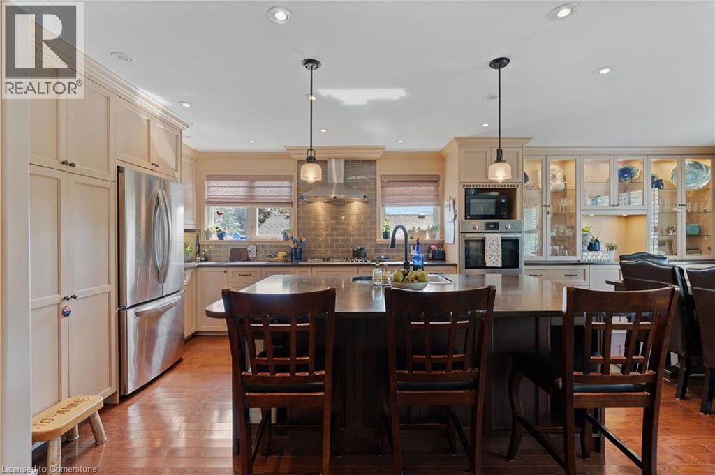 Photo 13 of 1383 Christina Court, Burlington ON