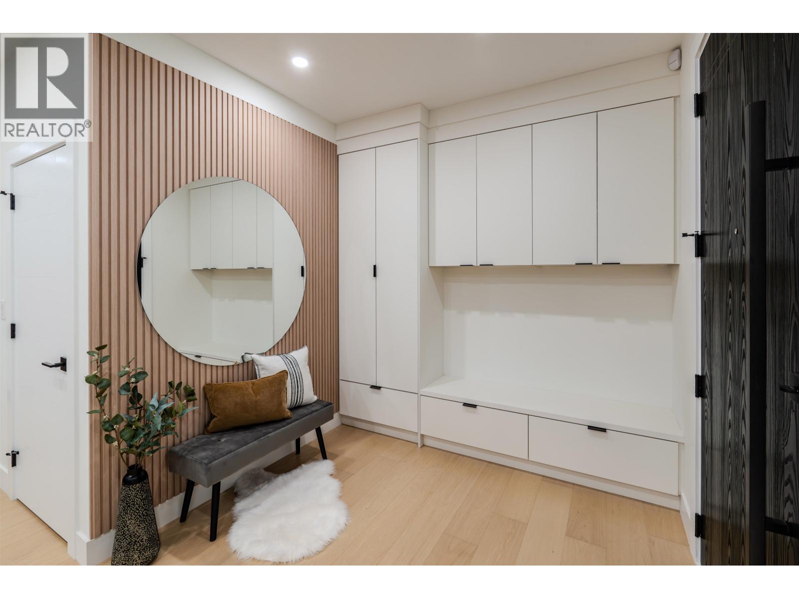 Photo 4 of 1 3576 E Pender Street, Vancouver BC