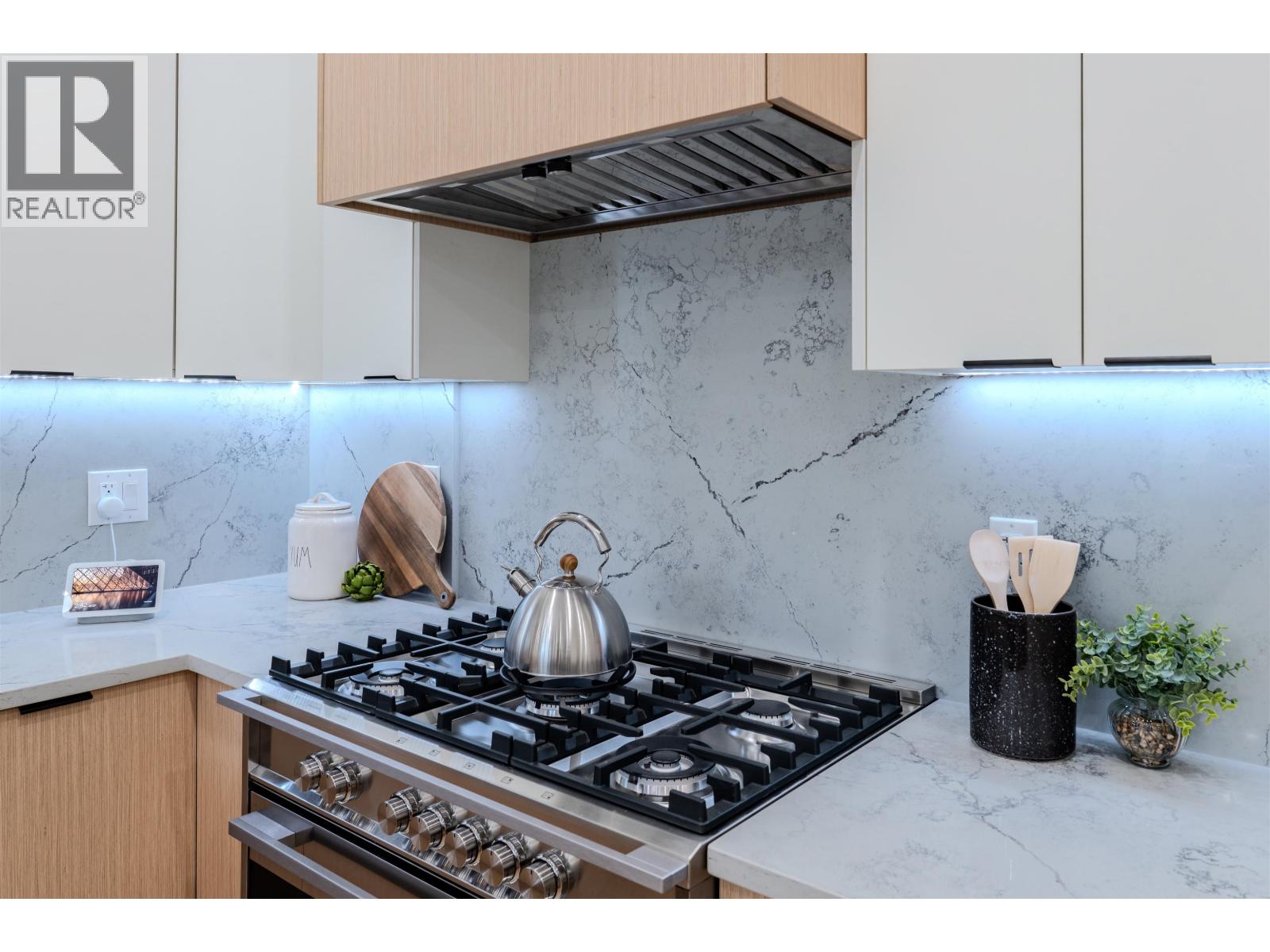 Photo 13 of 1 3576 E Pender Street, Vancouver BC