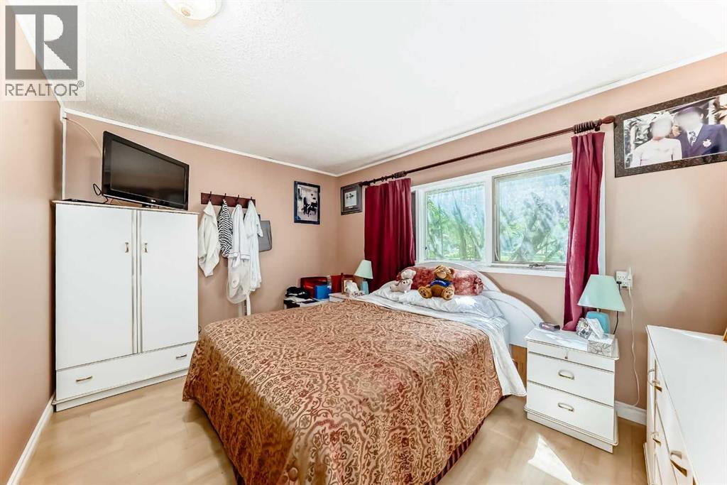Single Family House 4 Level for Sale in  Bow Crescent NW Bowness Calgary 