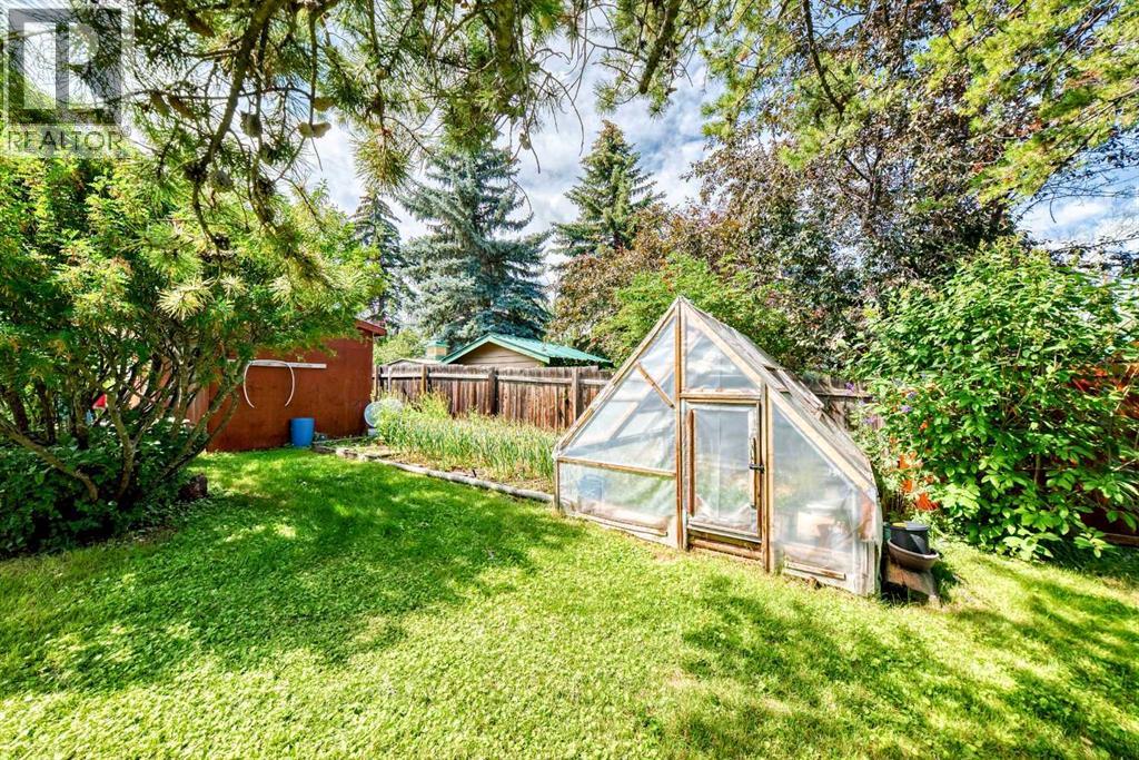 Single Family House 4 Level for Sale in  Bow Crescent NW Bowness Calgary 