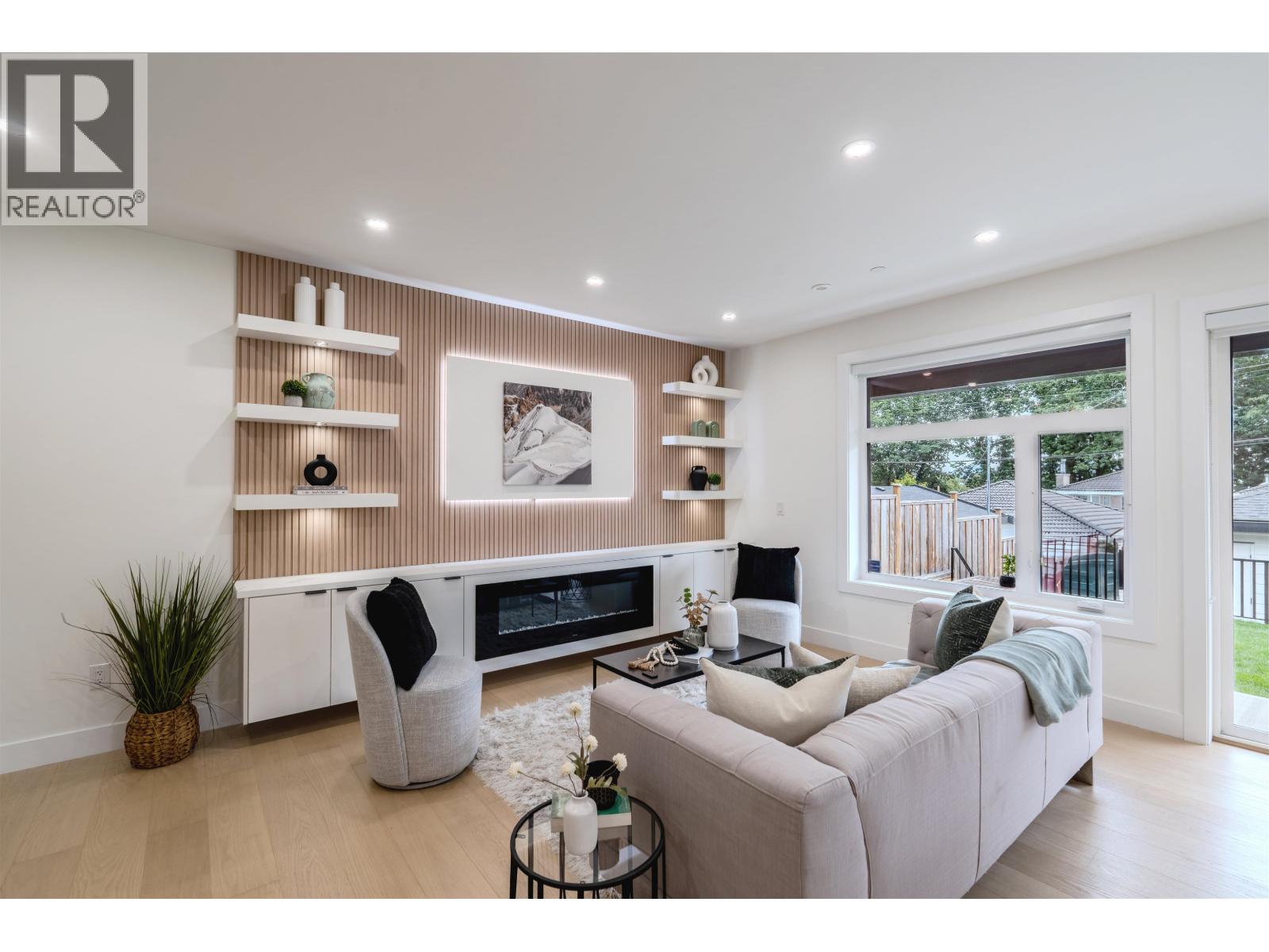 Photo 3 of 2 3576 E Pender Street, Vancouver BC