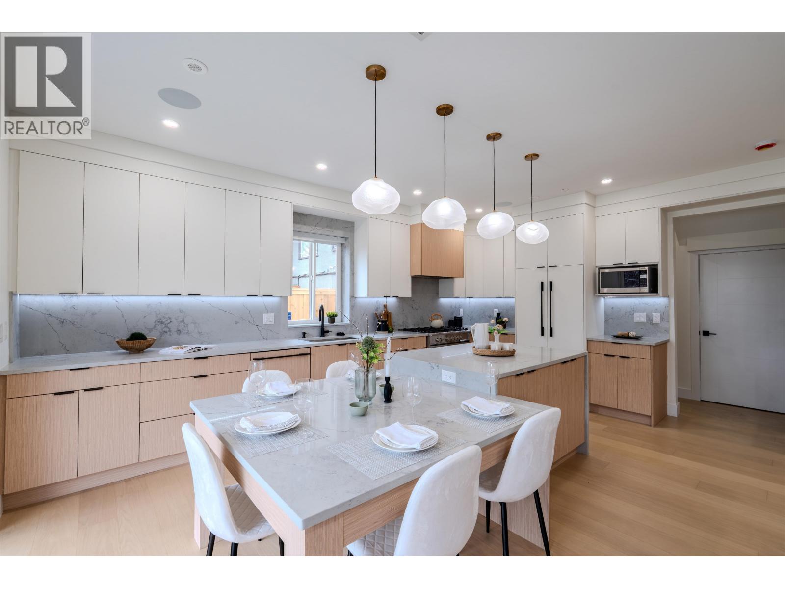Photo 6 of 2 3576 E Pender Street, Vancouver BC