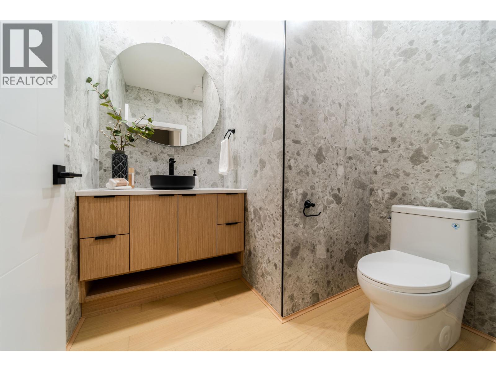Photo 16 of 1 3576 E Pender Street, Vancouver BC