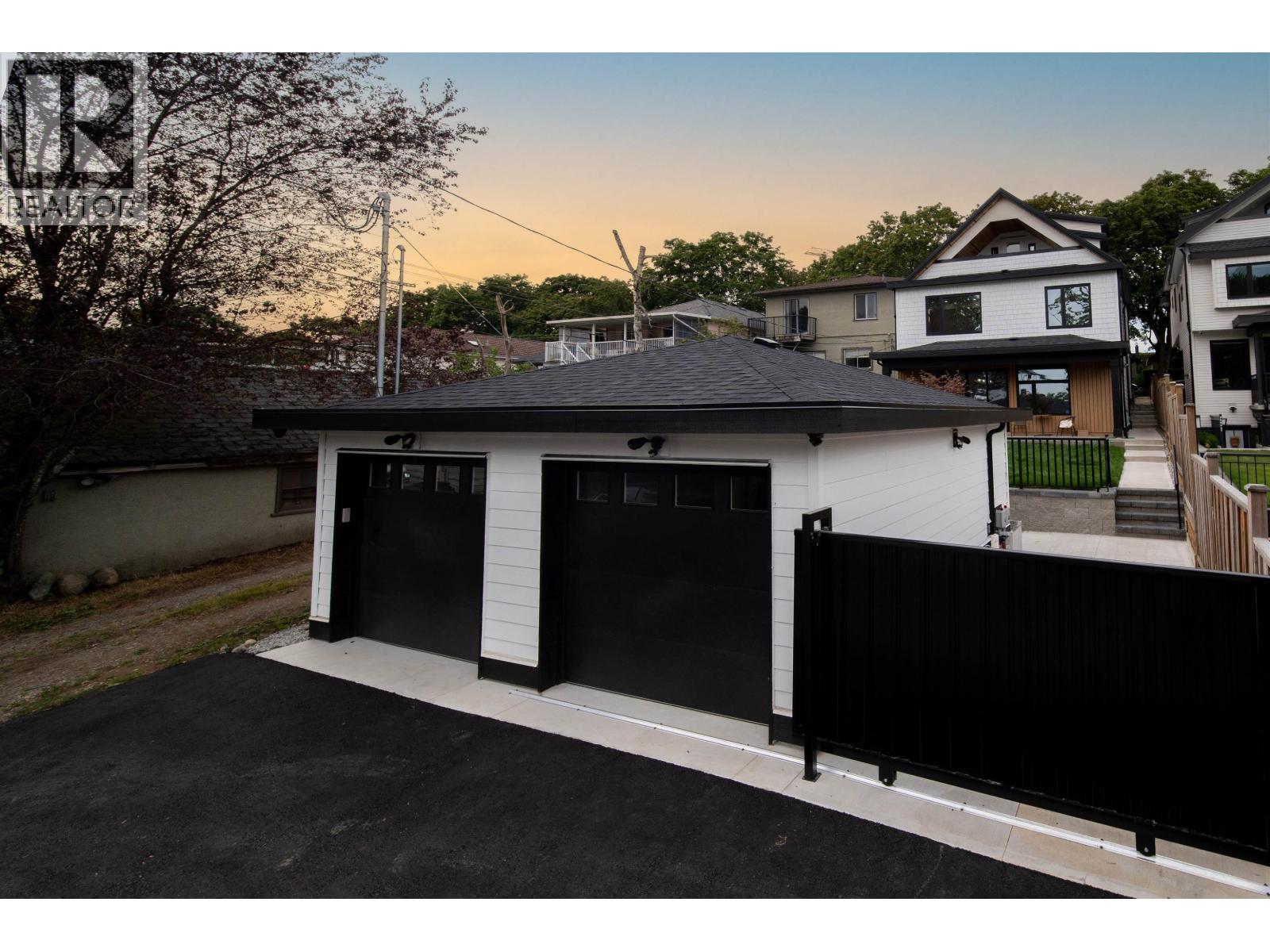 Photo 35 of 1 3576 E Pender Street, Vancouver BC