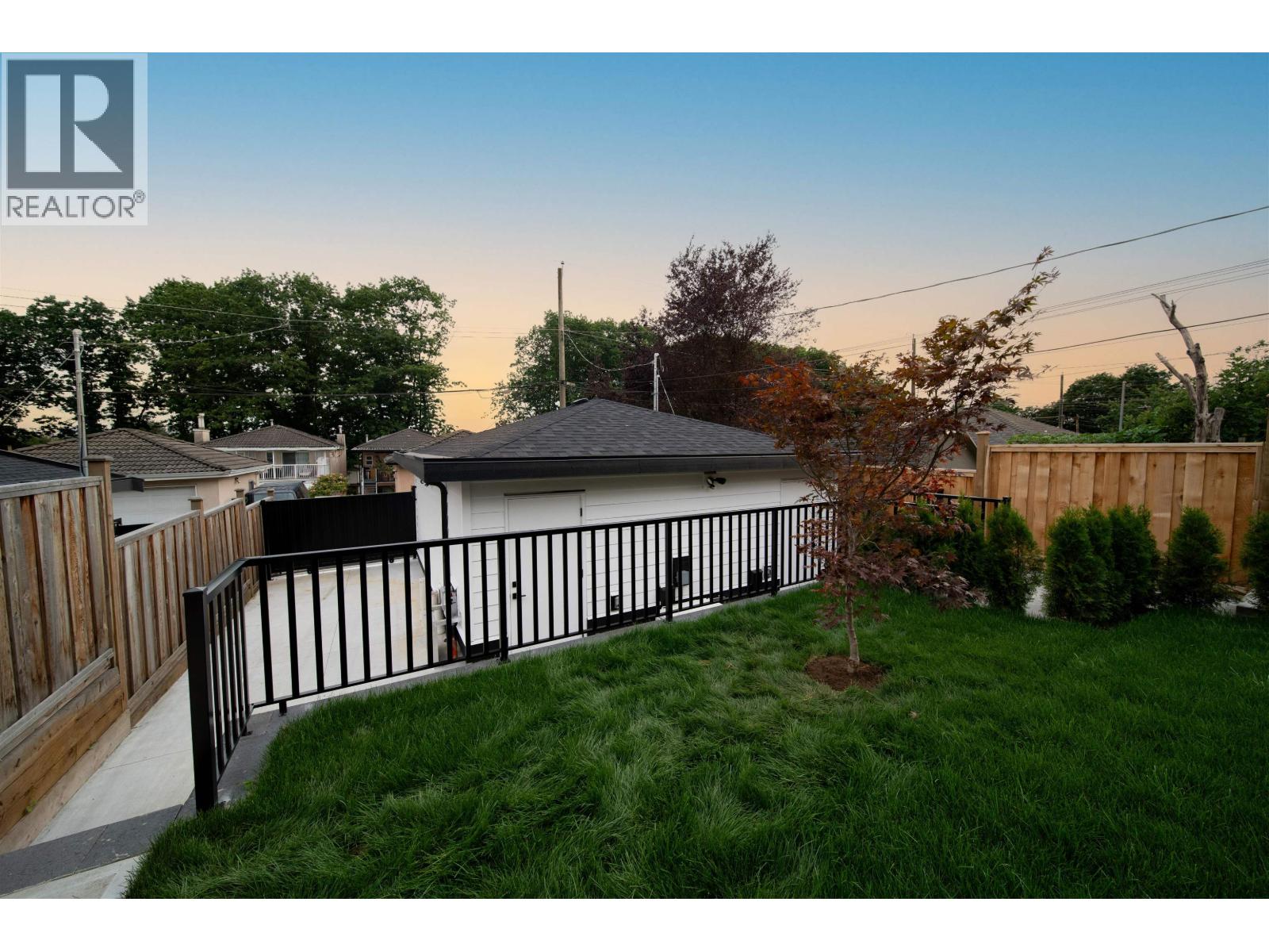 Photo 35 of 2 3576 E Pender Street, Vancouver BC