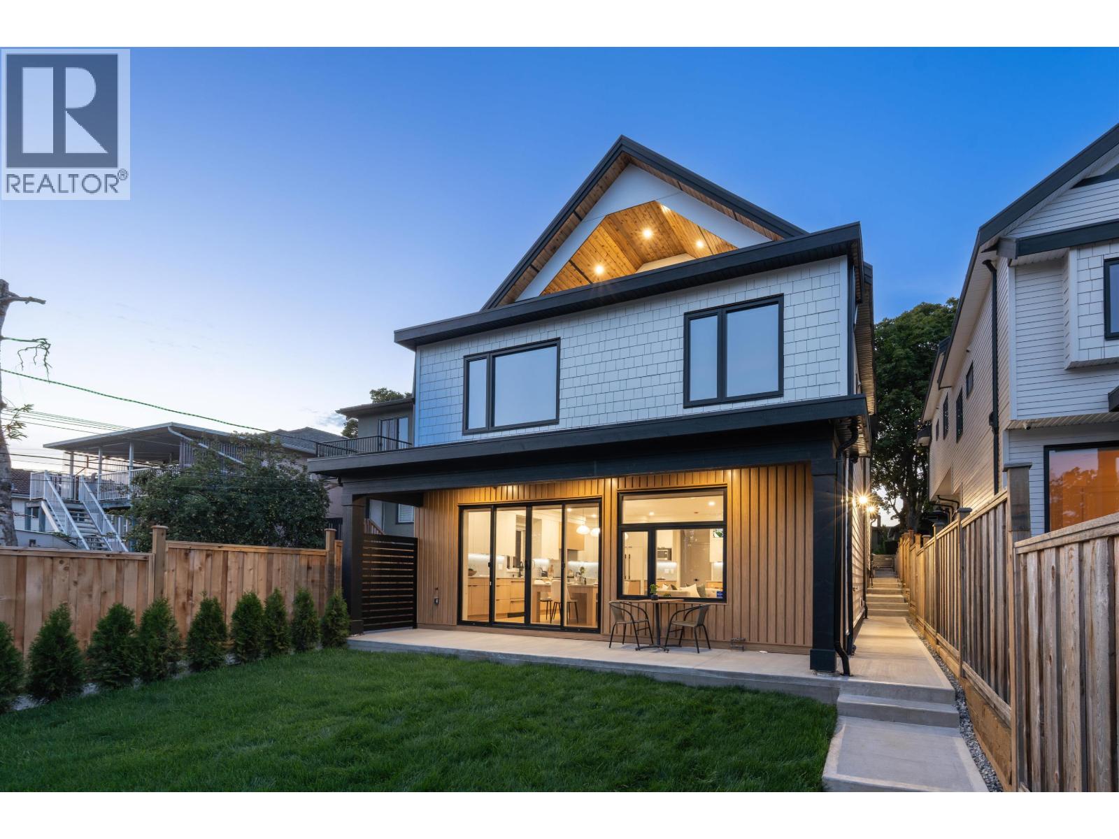 Photo 1 of 2 3576 E Pender Street, Vancouver BC