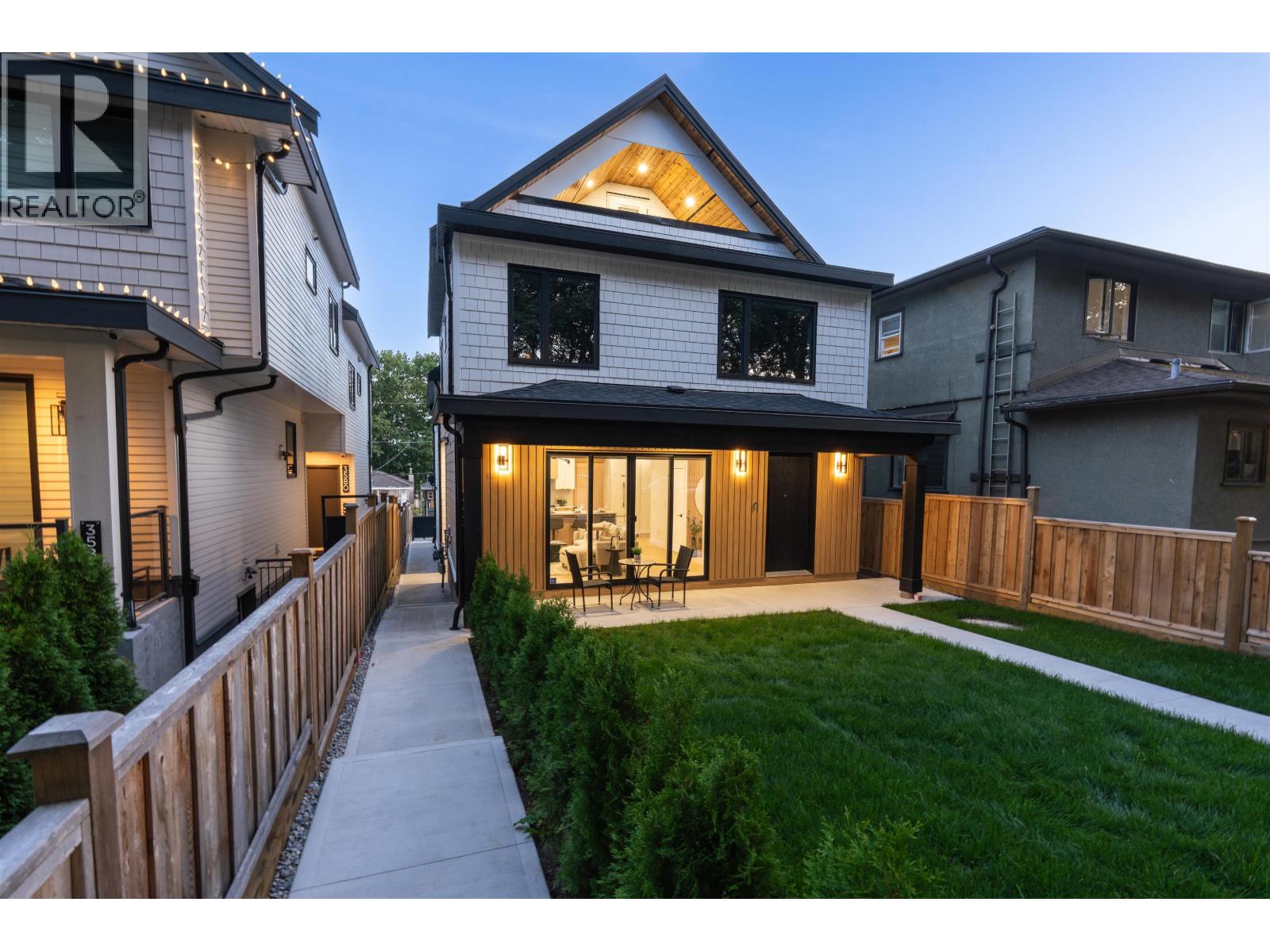 Photo 32 of 2 3576 E Pender Street, Vancouver BC