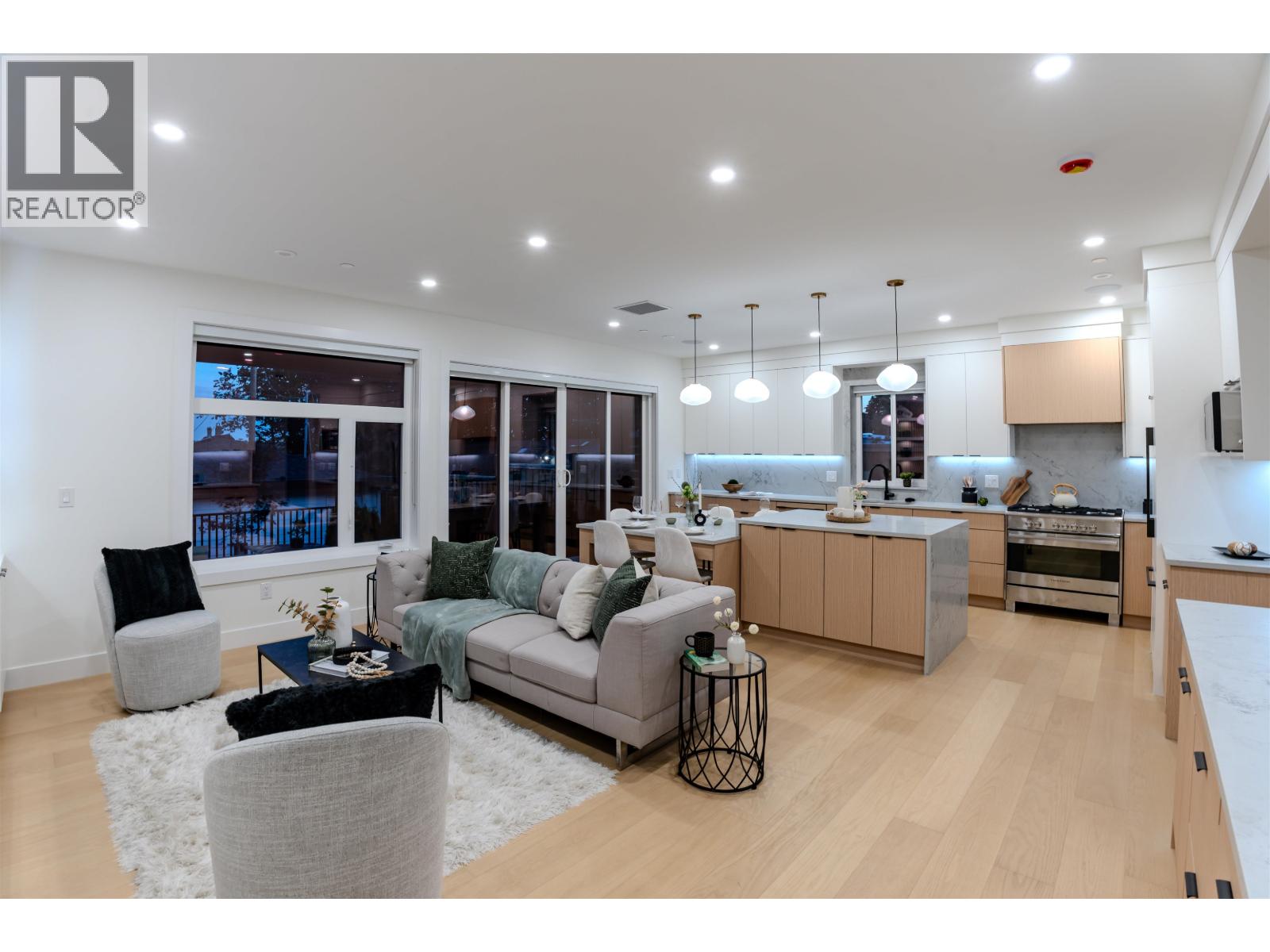 Photo 18 of 2 3576 E Pender Street, Vancouver BC