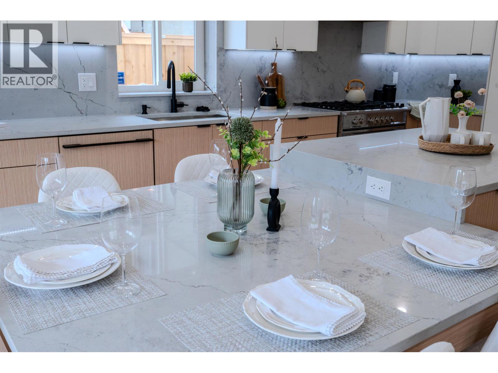 Photo 12 of 2 3576 E Pender Street, Vancouver BC