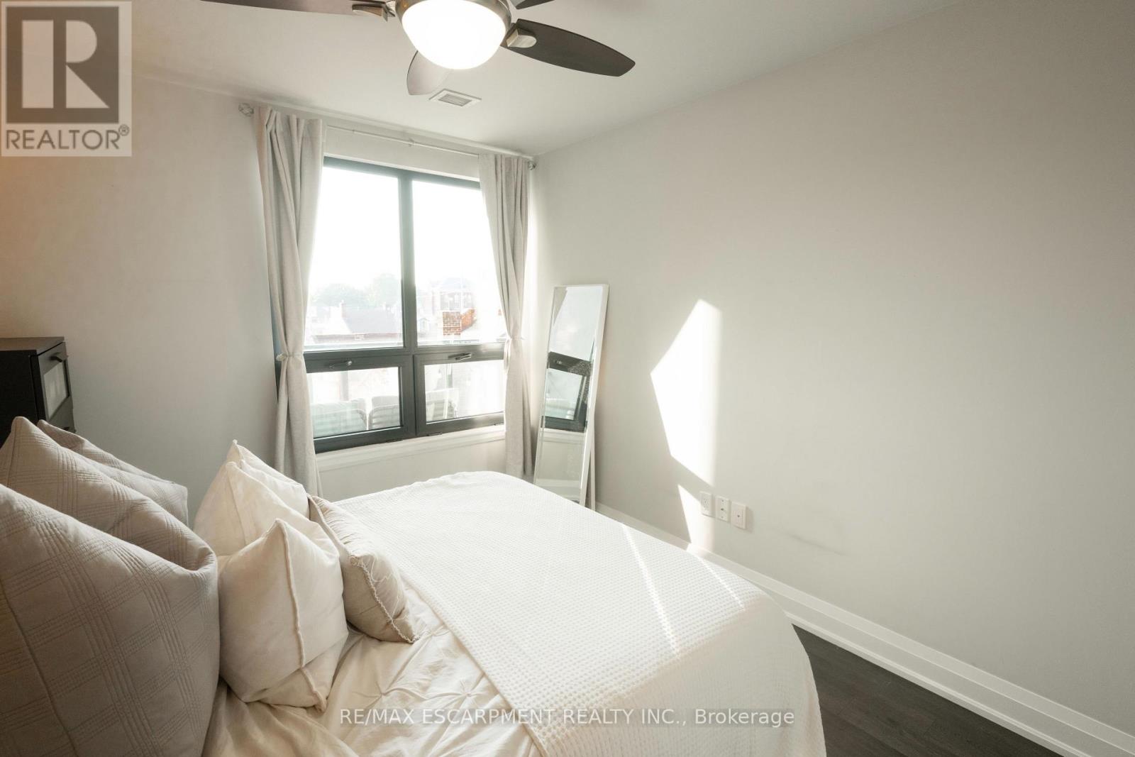 Photo 22 of 402 181 James Street N, Hamilton ON