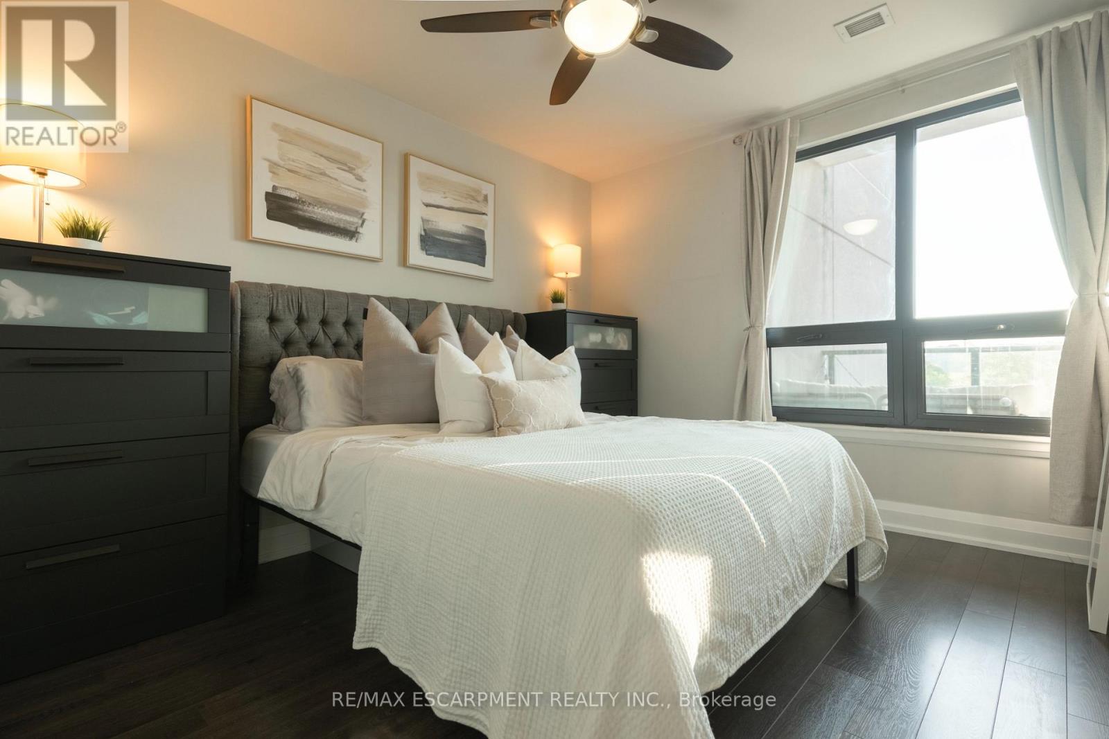Photo 15 of 402 181 James Street N, Hamilton ON
