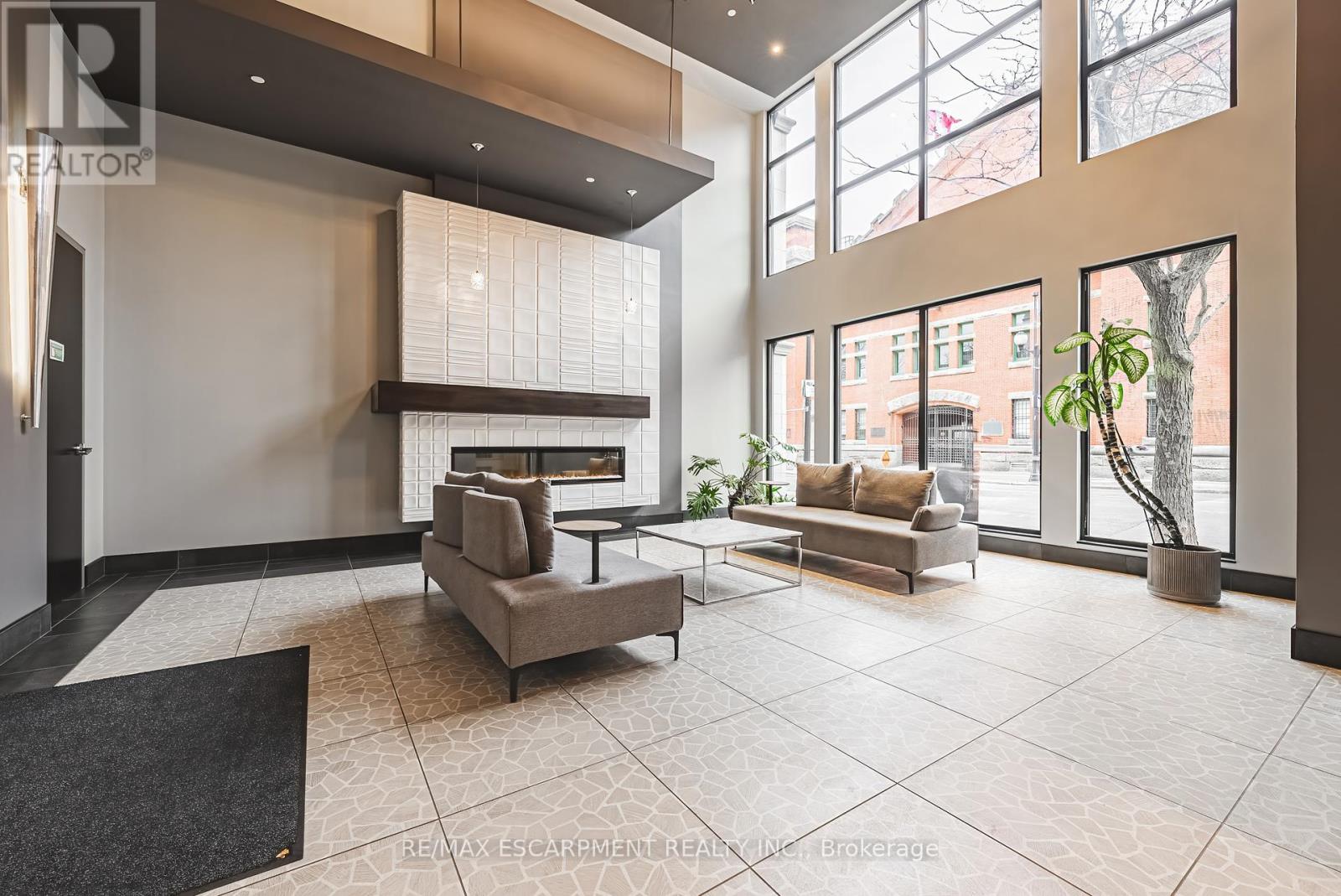 Photo 17 of 402 181 James Street N, Hamilton ON