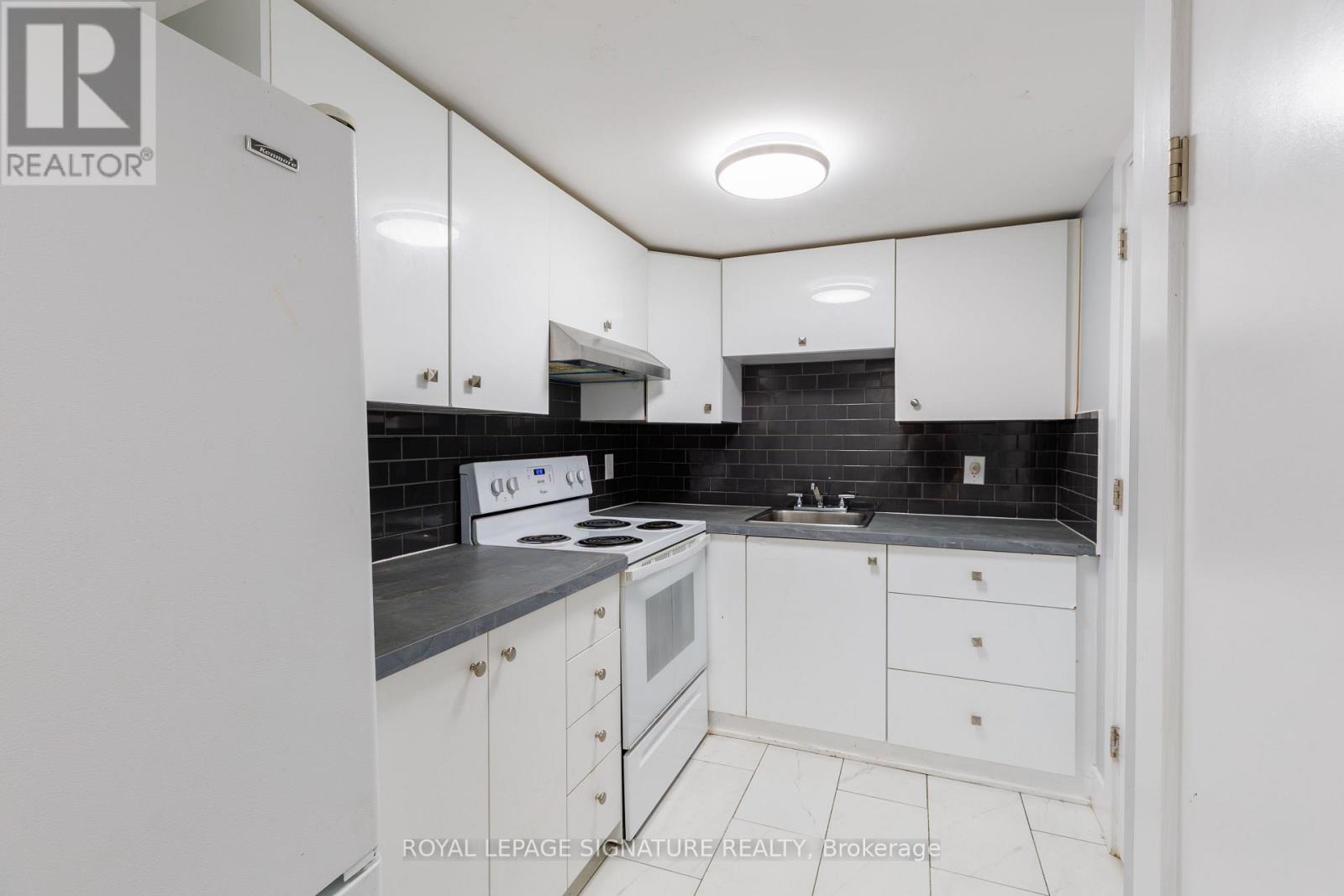 Photo 29 of 18 Silverdale Crescent, London South ON
