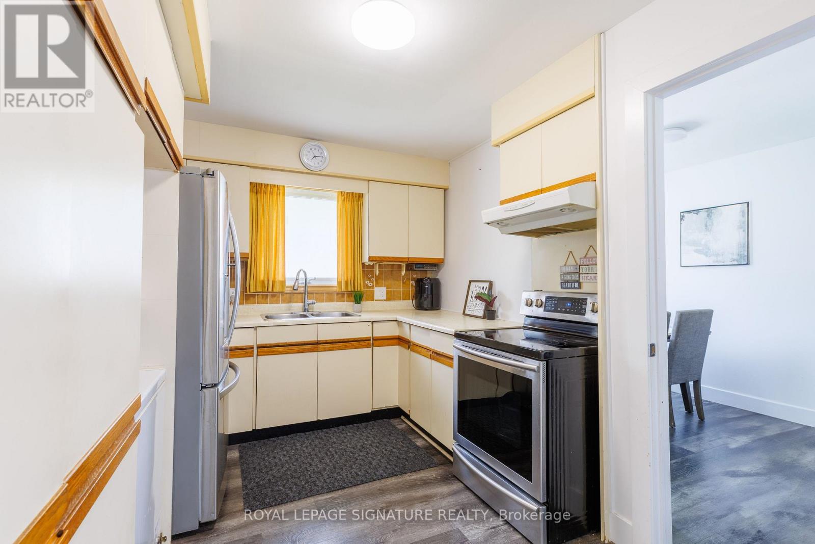 Photo 10 of 18 Silverdale Crescent, London South ON