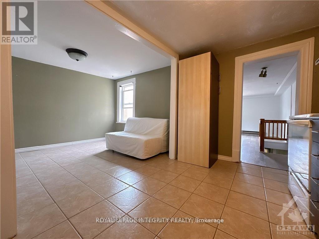 Photo 4 of 2 137 Elm Street, Ottawa ON