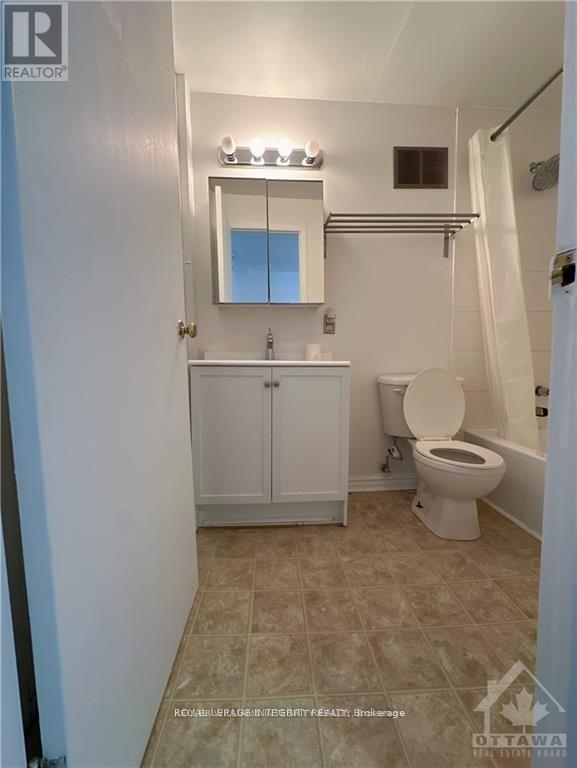 Photo 3 of 2 137 Elm Street, Ottawa ON