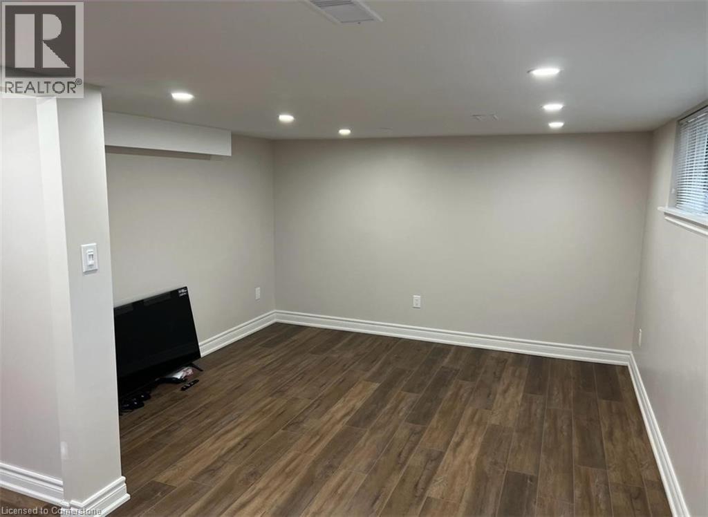 Photo 12 of 49 Gretna Drive, Brampton ON