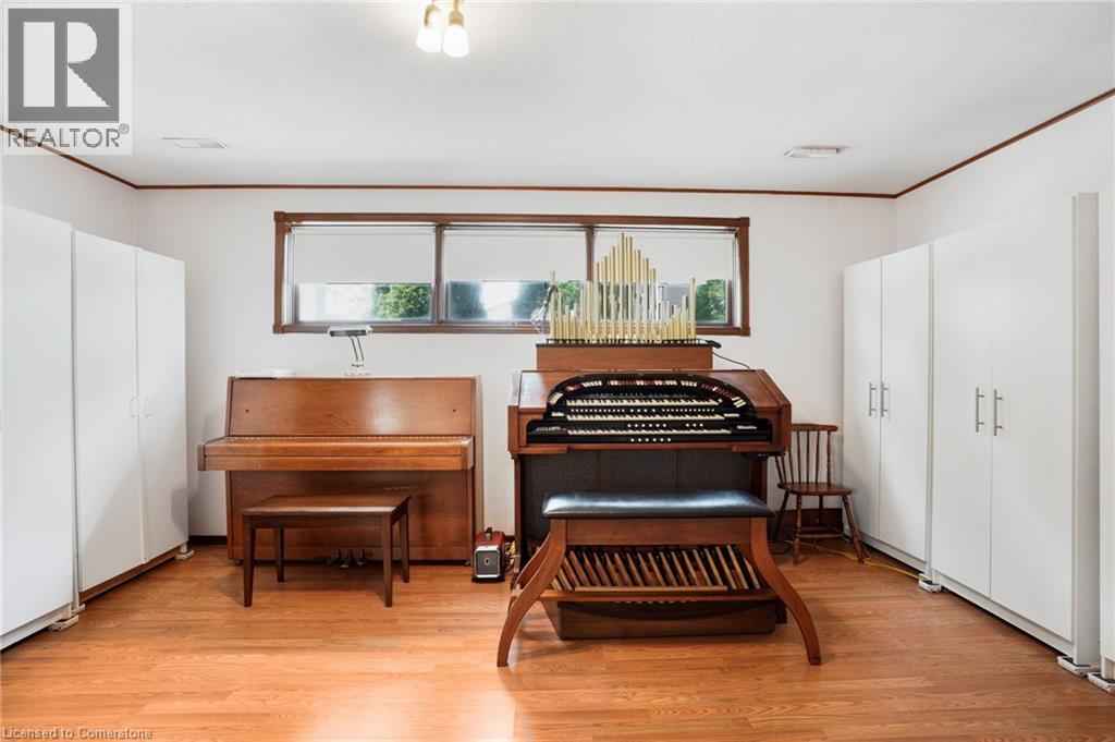 Photo 28 of 72 Eastbury Drive, Hamilton ON