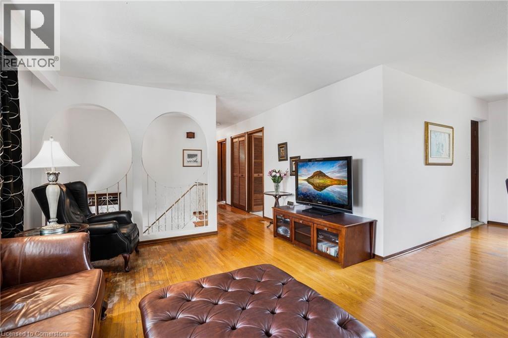 Photo 13 of 72 Eastbury Drive, Hamilton ON
