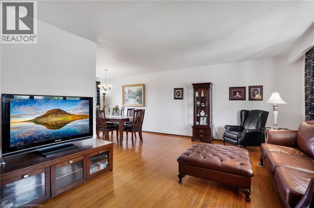 Photo 2 of 72 Eastbury Drive, Hamilton ON