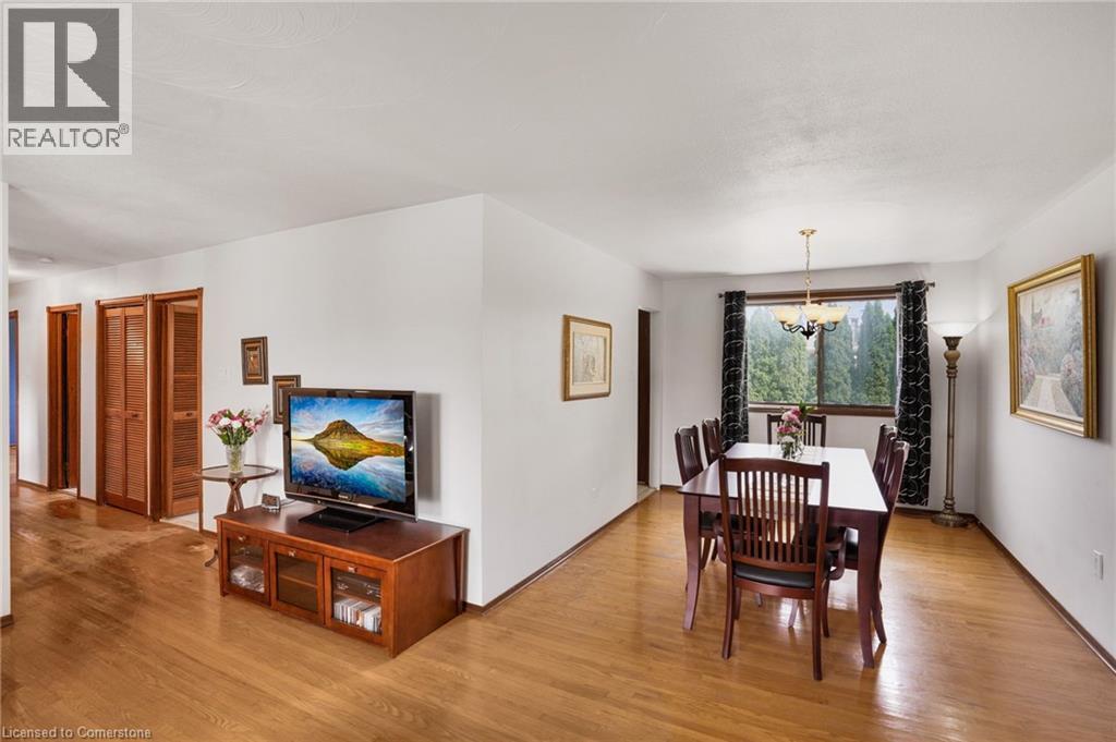 Photo 18 of 72 Eastbury Drive, Hamilton ON