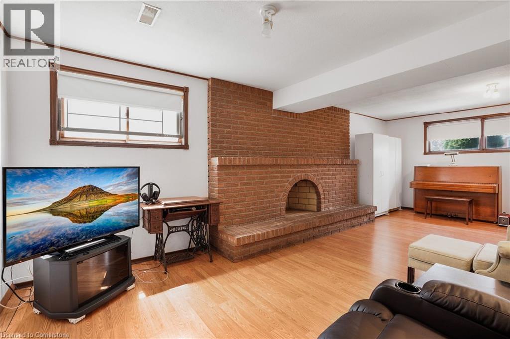 Photo 4 of 72 Eastbury Drive, Hamilton ON