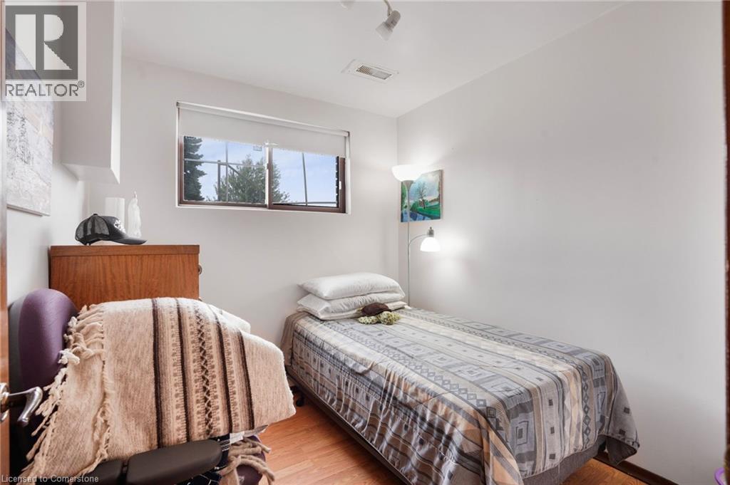 Photo 3 of 72 Eastbury Drive, Hamilton ON