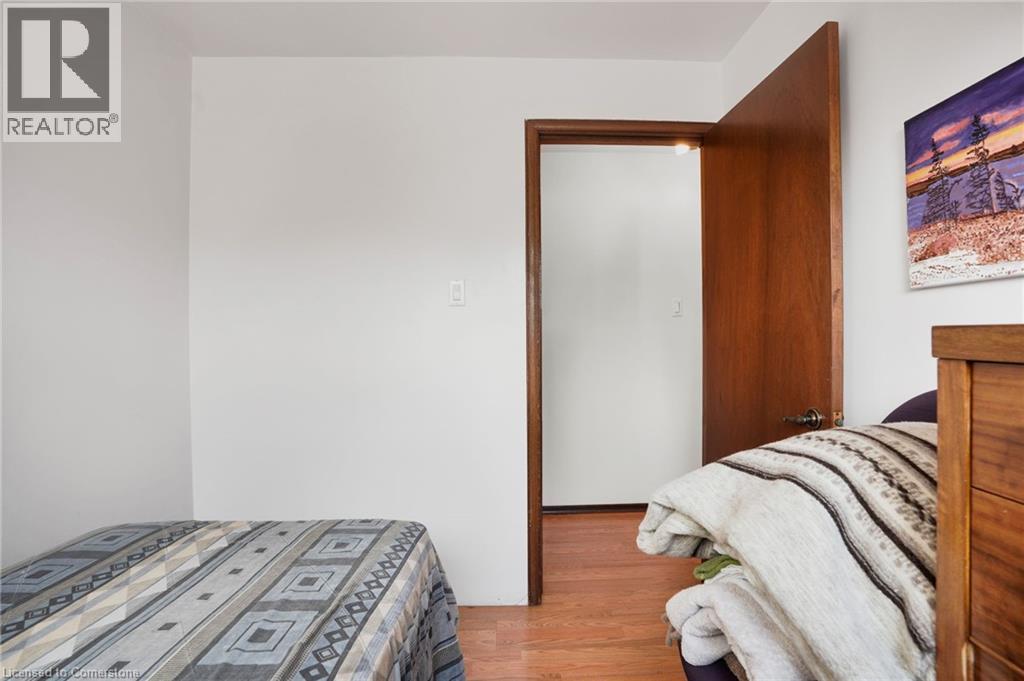 Photo 33 of 72 Eastbury Drive, Hamilton ON