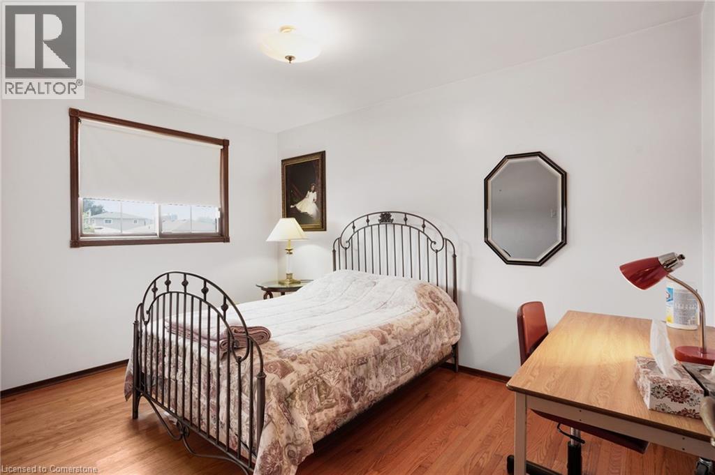 Photo 9 of 72 Eastbury Drive, Hamilton ON