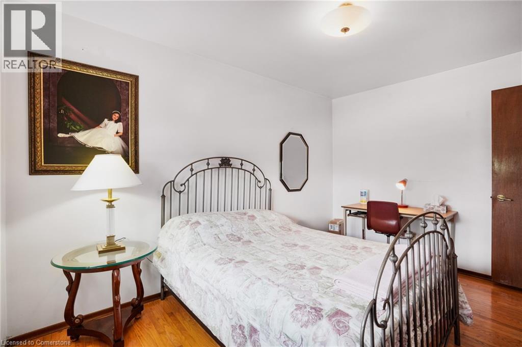Photo 7 of 72 Eastbury Drive, Hamilton ON