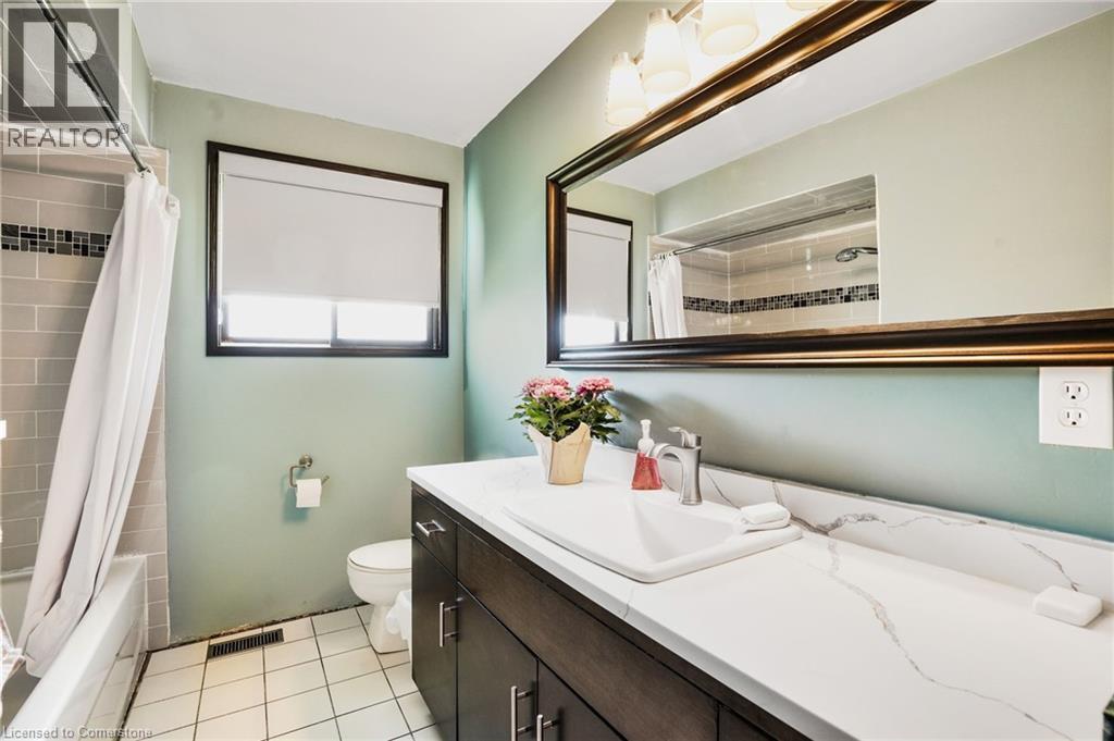 Photo 32 of 72 Eastbury Drive, Hamilton ON