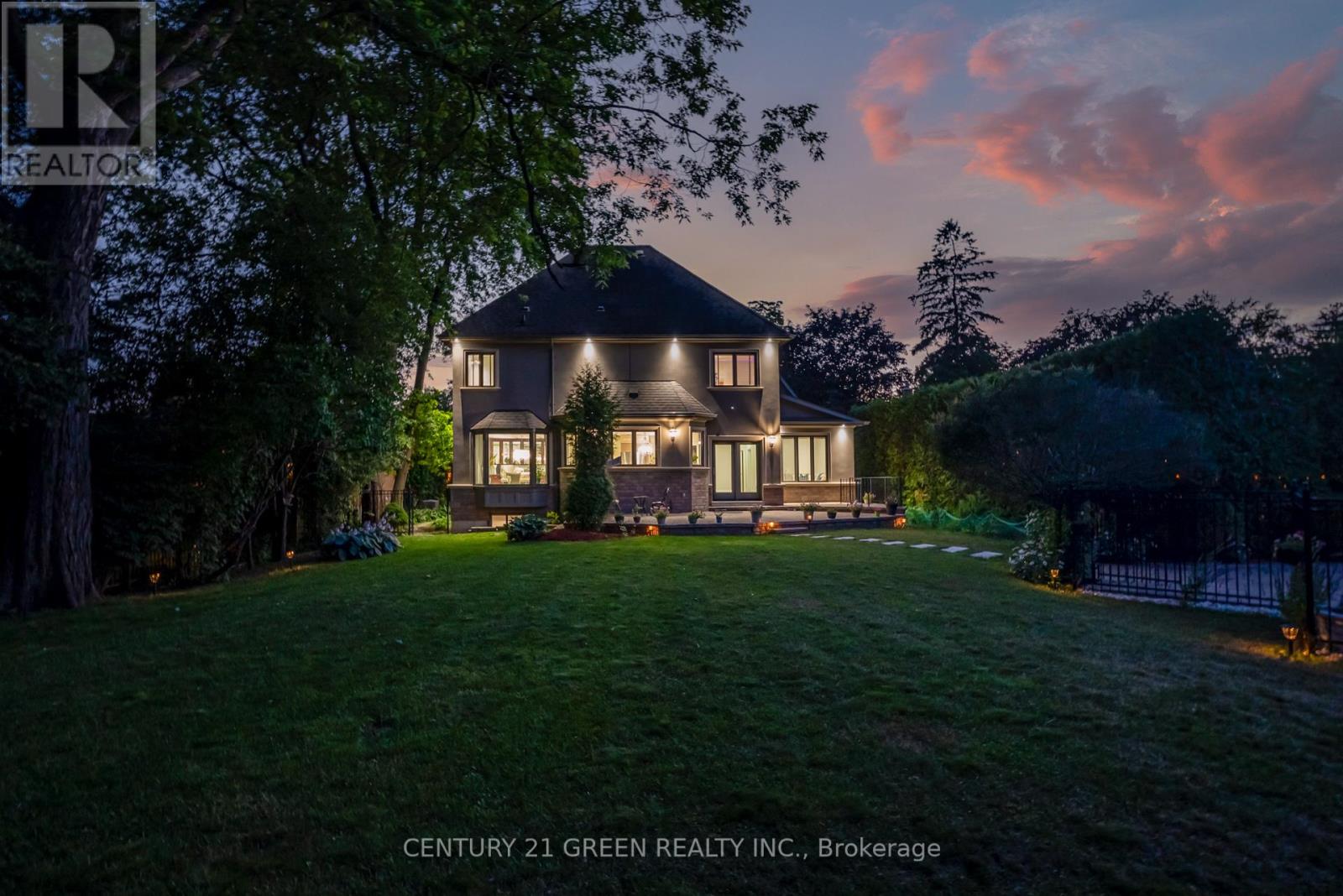 Photo 45 of 117 Raglan Street, Whitby ON